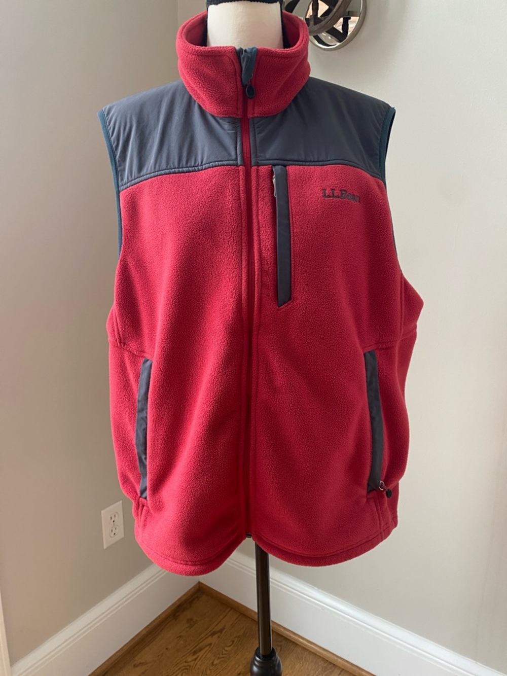 Mens LL Bean size medium zip front fleece red utility vest gorpcore granola